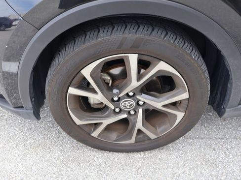 Used 2022 Toyota C-HR XLE FWD image 4