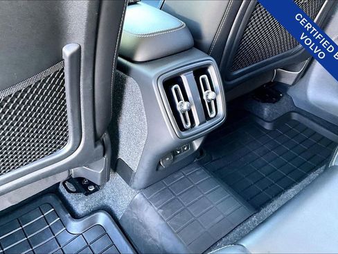 Used 2024 Volvo XC40 B5 Plus image 31