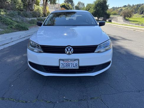 Used 2014 Volkswagen Jetta S image 2