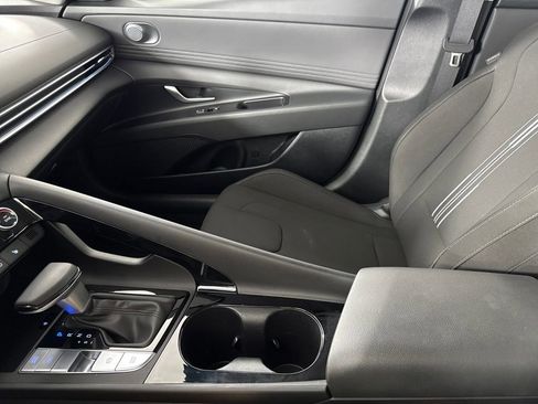 Used 2025 Hyundai Elantra SEL image 23