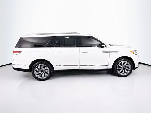 Used 2022 Lincoln Navigator L Reserve AWD/4WD image 12