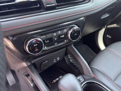 Used 2025 Chevrolet TrailBlazer RS w/ Convenience Package FWD image 19