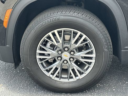 Used 2025 Chevrolet Traverse LT FWD image 13
