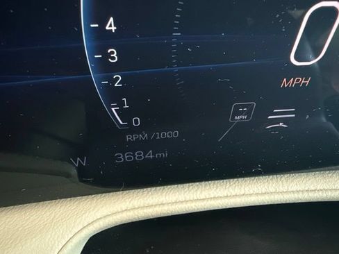 Used 2025 Cadillac XT4 Premium Luxury w/ LPO, ONYX Package FWD image 7