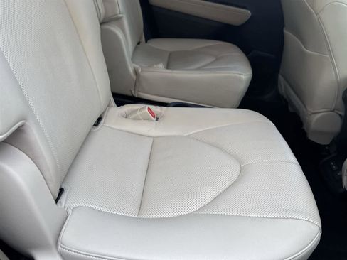 Used 2023 Toyota Highlander Limited image 16