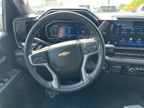 Used 2023 Chevrolet Silverado 1500 LT w/ Z71 Off-Road Package AWD/4WD image 12