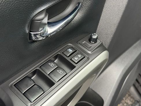 Used 2021 Nissan Titan SV w/ SV Convenience Package AWD/4WD image 14