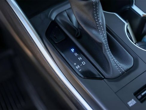 Used 2023 Toyota Highlander XLE image 23