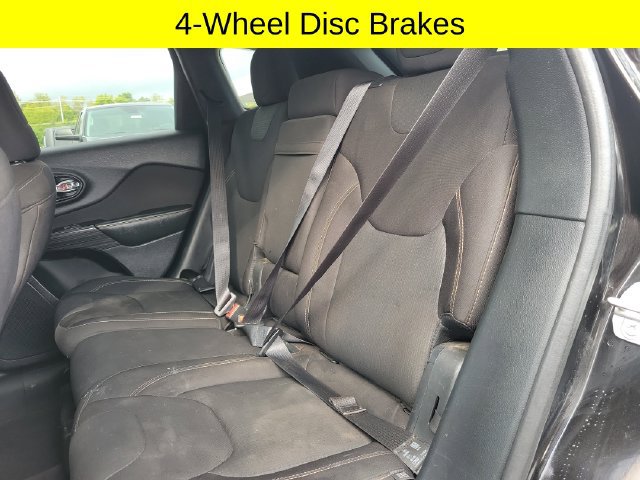 Used 2017 Jeep Cherokee Latitude AWD/4WD image 26