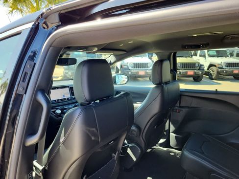 New 2026 Chrysler Pacifica Select FWD image 20