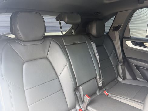 Certified 2024 Porsche Cayenne AWD/4WD image 21