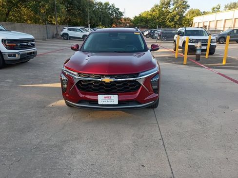 Used 2025 Chevrolet Trax LT w/ LT Convenience Package FWD image 5