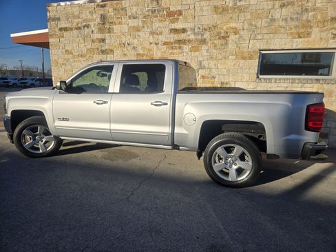 Used 2018 Chevrolet Silverado 1500 LT w/ Texas Edition image 3