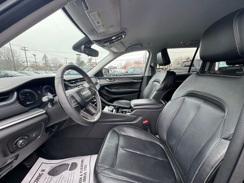 Used 2023 Jeep Grand Cherokee Limited image 22