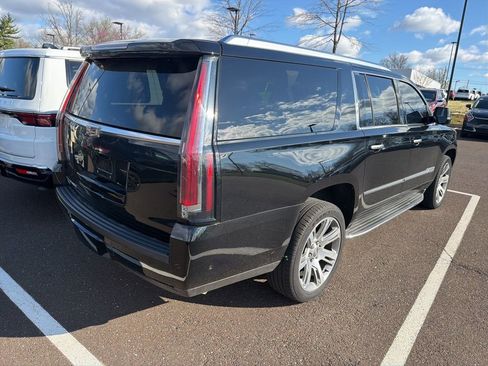 Used 2017 Cadillac Escalade ESV Luxury image 2