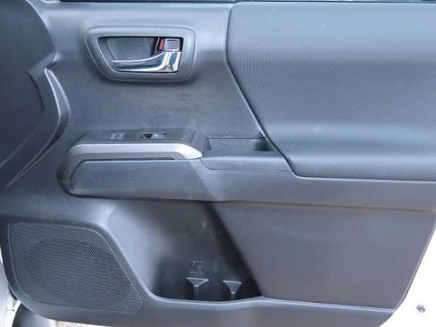 Used 2022 Toyota Tacoma TRD Off-Road image 25