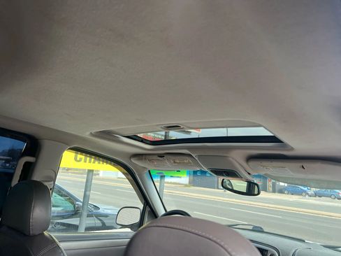 Used 2003 Ford Explorer XLT image 10