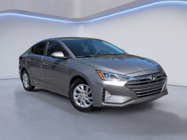 Used 2020 Hyundai Elantra SE w/ Cargo Package (C1) FWD image 2