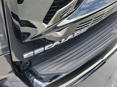 Used 2024 Cadillac Escalade Premium Luxury RWD image 5