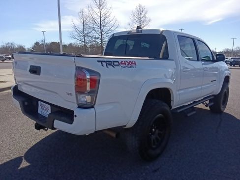 Used 2022 Toyota Tacoma TRD Off-Road image 3