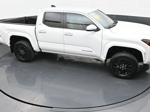 Used 2024 Toyota Tacoma SR5 AWD/4WD image 30