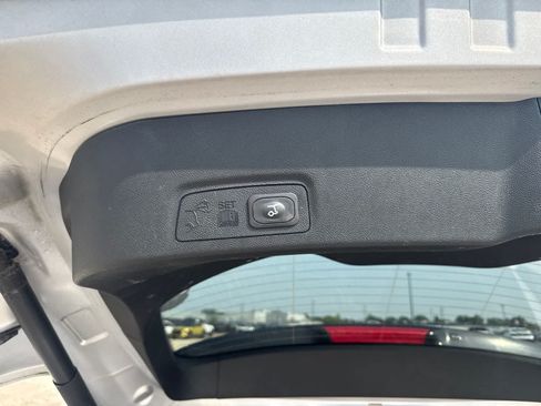 Used 2019 Lincoln MKC Premiere FWD image 11