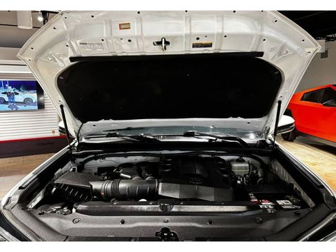 Used 2018 Toyota 4Runner SR5 Premium image 4