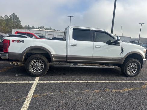 Used 2022 Ford F250 Lariat w/ Chrome Package image 8