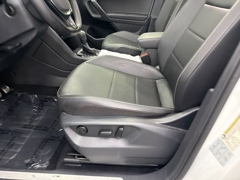 Used 2021 Volkswagen Tiguan SE R-Line FWD image 10