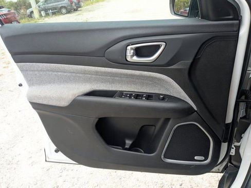 Used 2025 Jeep Compass Latitude w/ Sun & Sound Group image 11