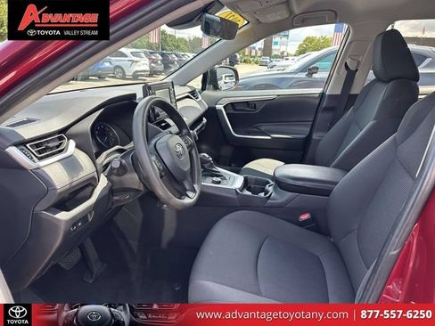 Used 2021 Toyota RAV4 LE AWD/4WD image 19