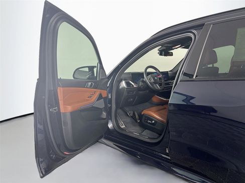 Used 2024 BMW X5 M60i AWD/4WD image 17