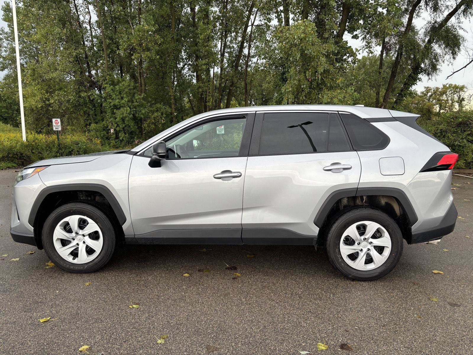 Used 2025 Toyota RAV4 LE AWD/4WD image 2