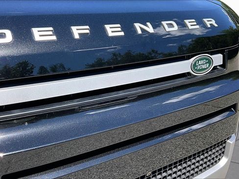 Used 2023 Land Rover Defender 110 SE AWD/4WD image 32
