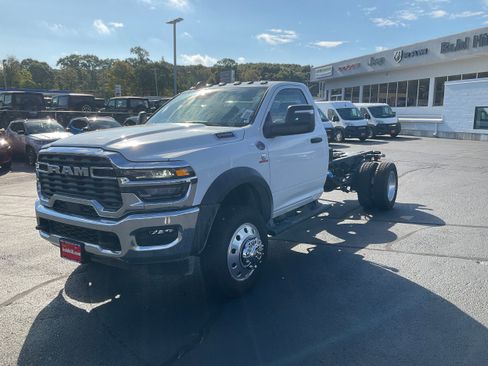 New 2026 RAM 5500 Tradesman w/ Chrome Appearance Group image 3