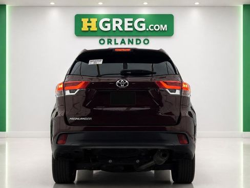 Used 2019 Toyota Highlander LE FWD image 2