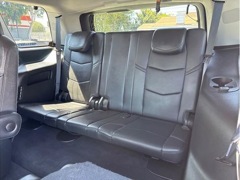 Used 2018 Cadillac Escalade Premium Luxury AWD/4WD image 21