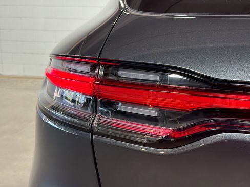 Certified 2025 Porsche Macan image 11