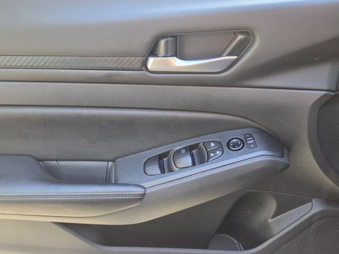 Used 2025 Nissan Altima 2.5 SV FWD image 35