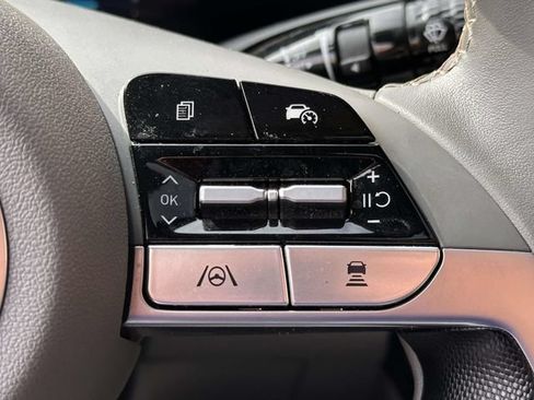 Used 2025 Hyundai Elantra SEL FWD image 29