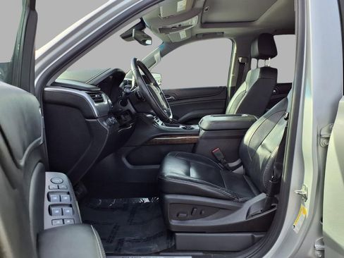 Used 2018 Chevrolet Suburban LT image 22