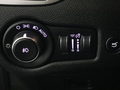 Used 2019 Jeep Cherokee Limited AWD/4WD image 31