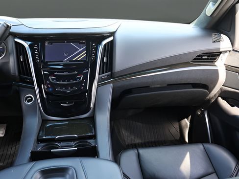 Used 2020 Cadillac Escalade Platinum AWD/4WD image 20
