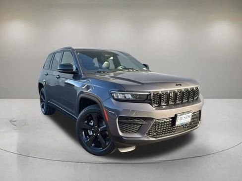 Used 2023 Jeep Grand Cherokee Altitude AWD/4WD image 1