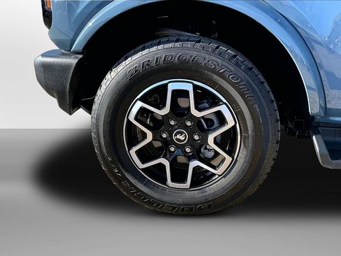 Used 2025 Ford Bronco Outer Banks image 2
