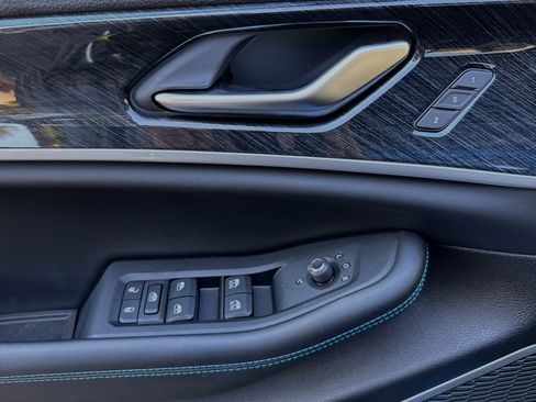 New 2023 Jeep Grand Cherokee Trailhawk w/ Advanced Protech Group II image 10