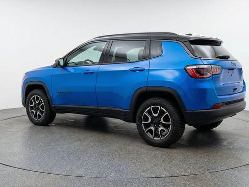 Used 2025 Jeep Compass Trailhawk AWD/4WD image 6