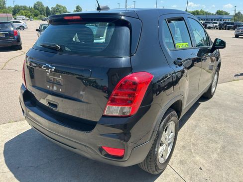 Used 2020 Chevrolet Trax LS AWD/4WD image 5