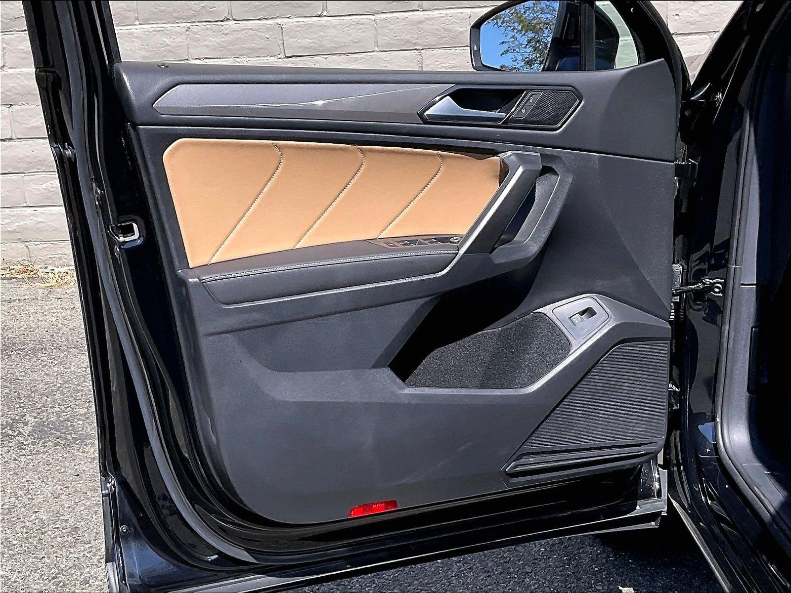 Certified 2024 Volkswagen Tiguan SE w/ Panoramic Sunroof Package AWD/4WD image 22