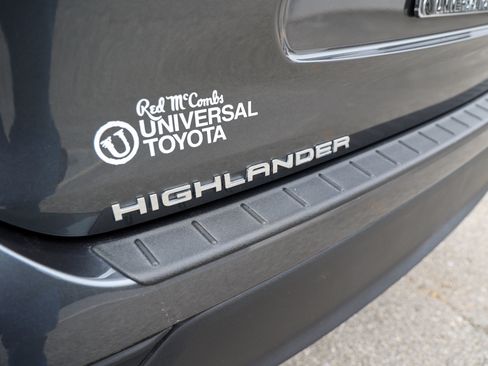 Used 2025 Toyota Highlander XLE AWD/4WD image 12